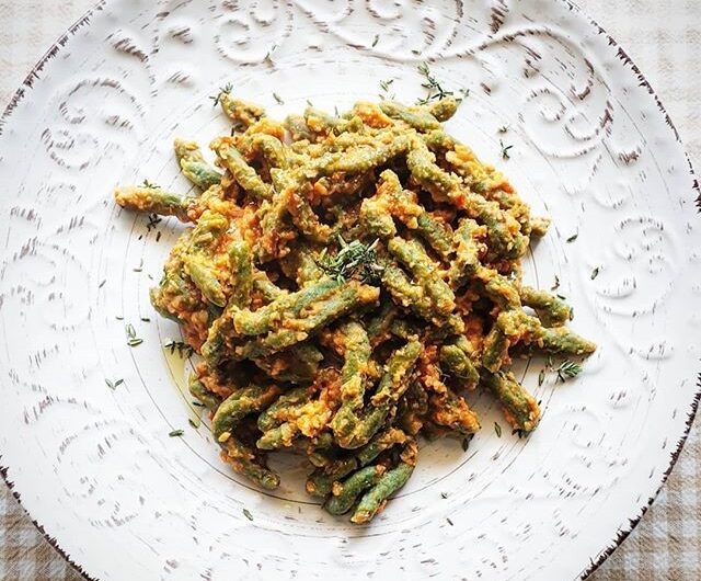 Strozzapreti verdi con crema di ceci